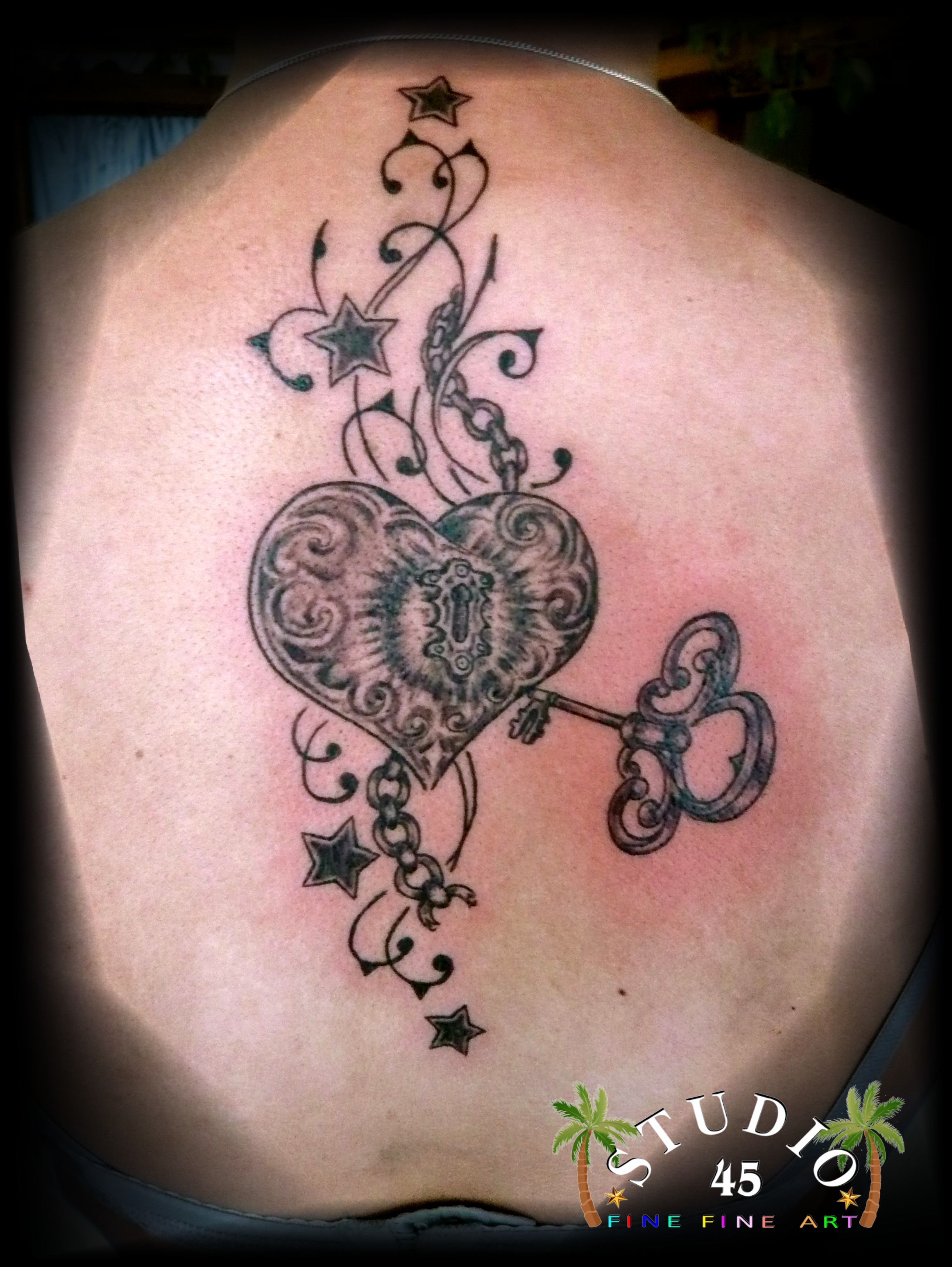 Rücken Schlossherz Schlüssel Ornament Tattoo Recklinghausen STUDIO 45